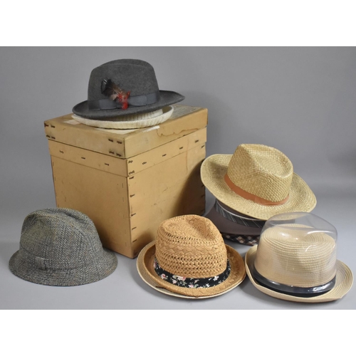 486 - A Collection of Various Vintage Ladies Items to Include Handbags, Hats, Gloves etc