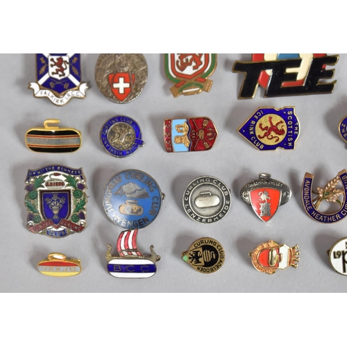 253 - A Collection of 31 Vintage Enamelled Curling Badges to include marischal Curling Club JVNGFRAV Curli... 