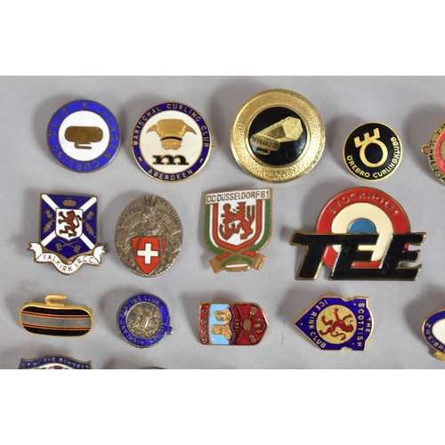 253 - A Collection of 31 Vintage Enamelled Curling Badges to include marischal Curling Club JVNGFRAV Curli... 