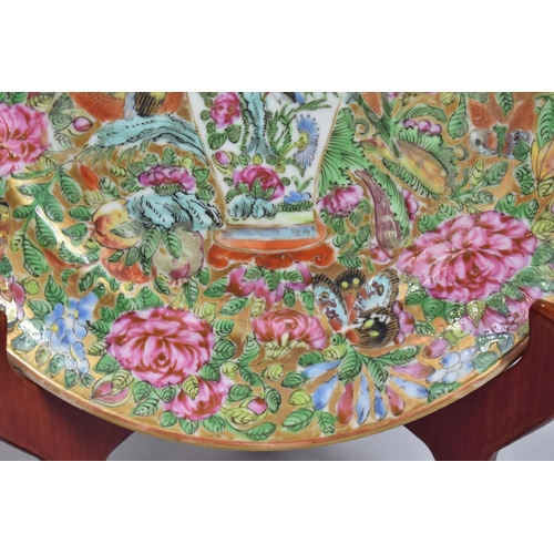 389 - An 18th/19th Century Chinese Canton Plate Decorated in the Usual Famille Rose Coloured Enamels with ... 