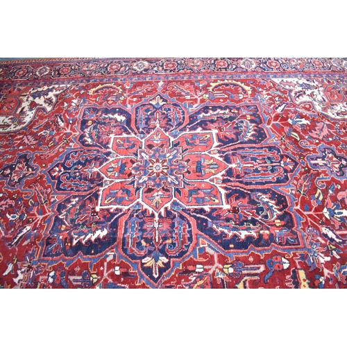 427 - A Persian Hand Made Heriz Carpet, 337x240cms