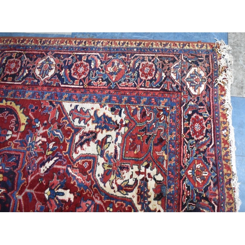 427 - A Persian Hand Made Heriz Carpet, 337x240cms