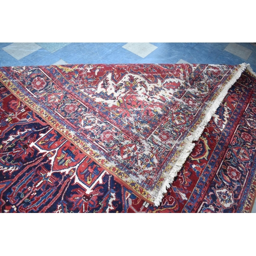 427 - A Persian Hand Made Heriz Carpet, 337x240cms