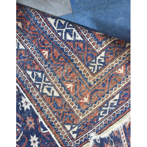 475 - A Vintage Patterned Woollen Rug, 150x116cm