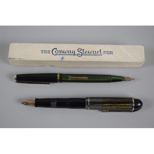 85 - A 1940's Eversharp Skyline Streamline Fountain Pen, Designed by Henry Dreyfuss with Black Body and G... 