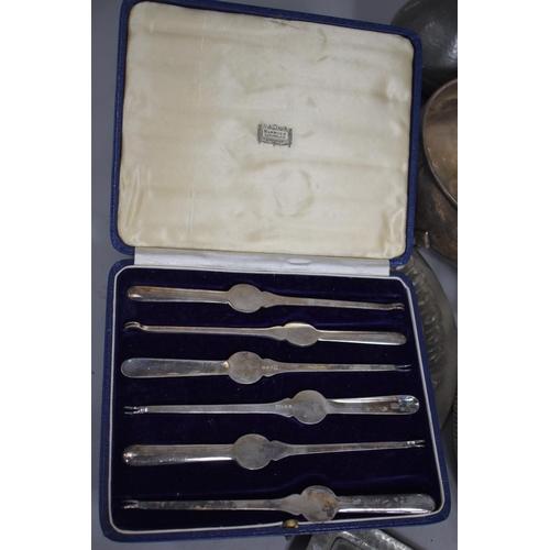 372 - A Collection of Various Silver Plated Items to comprise Lobster Forks in Harrods Box, Silver Plated ... 