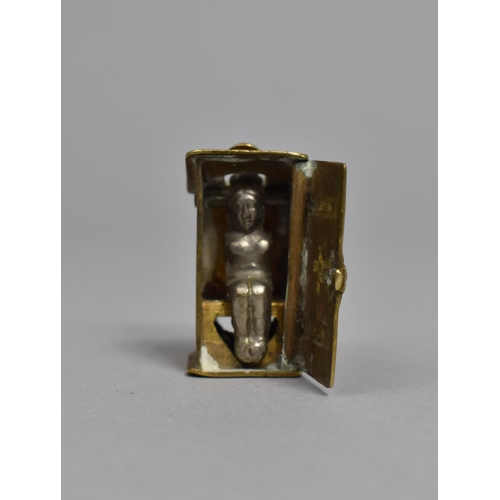 424 - A Late 19th/Early 20th Century Novelty Cheroot Cutter Fob in the form of Nude Lady in Outhouse, 3cm ... 