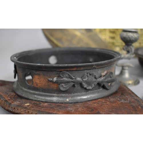 471 - A Collection of Various Metalwares to comprise Brass Items Etc, Collar Etc