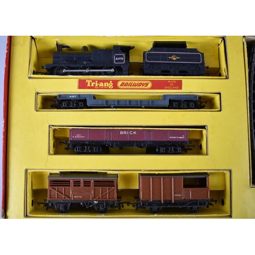 200 - A Vintage Triang Railways OO Gauge Model Railway Set, RS5