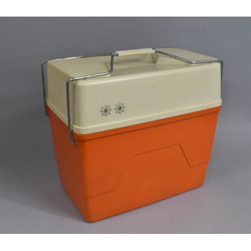 486 - A Vintage Coolbox with Contents