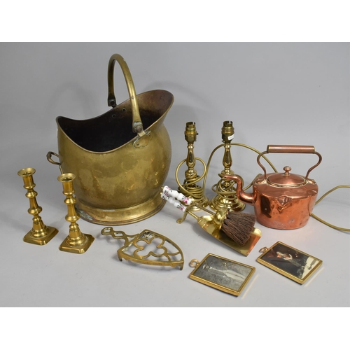 322 - A Collection of Various Metalwares to include Copper Kettle, Brass Coal Scuttle, Candlesticks Etc