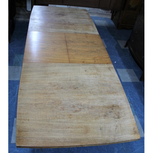 455 - A 1970s Extending Dining Table on Square Tapering Supports, 207x86cms Max