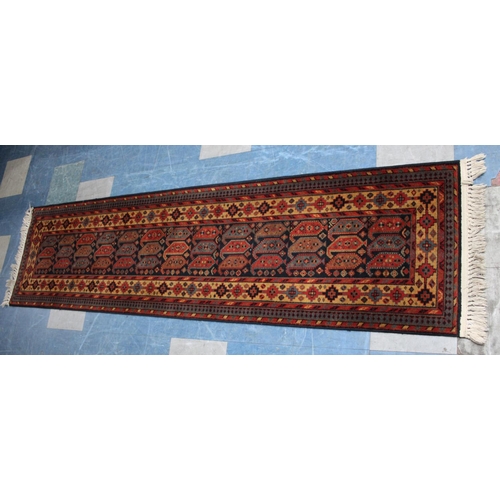 579 - A Nice Quality Patterned Runner, 250x66cms