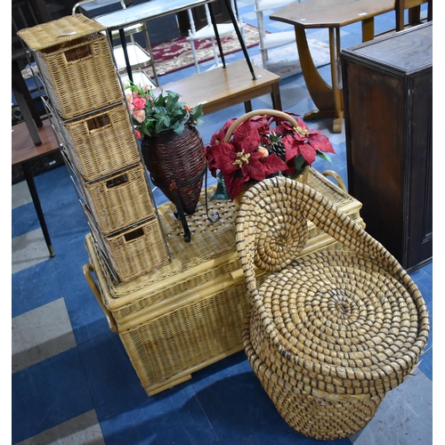 492 - A Collection of Wicker and Woven items