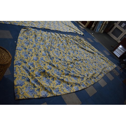 446 - A Matching Patterned Bed Throw and Bed Curtain, Both Lined, Throw 390x203cm and Curtain 350x194cm Ap... 