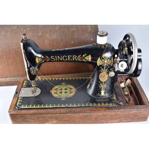 467 - An Early 20th Century Manual Singer Sewing Machine in Oak Case, Serial Number Y1016527