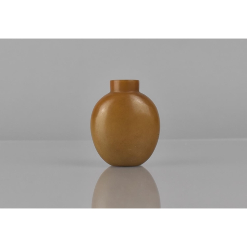 460 - A 19th Century Chinese Toffee Coloured Hardstone Snuff Bottle, 6cms High