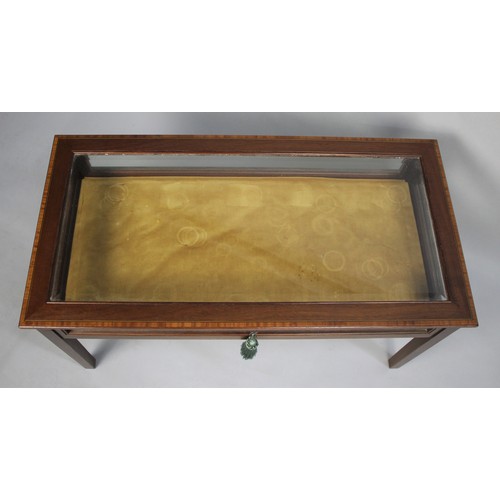 83 - A Crossbanded Rectagular Bijouterie Coffee Table, 88x45x46cm high