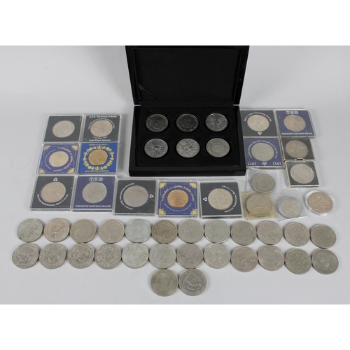 212 - A Selection of Mainly Commemorative Coins to Include 'The Statehood Quarters - Collectors Map', 'Wor... 