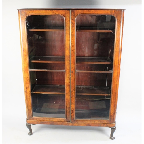 382 - A Late Victorian Walnut Shelved Display Cabinet or Bookcase, 123cm wide