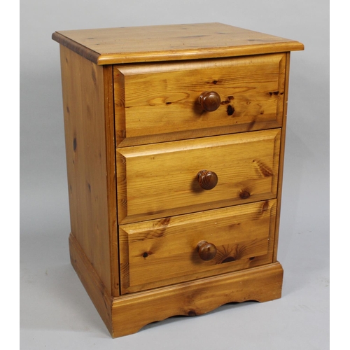 550 - A Modern Pine Three Drawer Bedside Chest, 42cms Wide