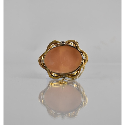 124 - A Nice Quality 9ct Gold Shell Cameo Brooch, Io Facing Right, Scrolling Border Stamped JS and 9ct to ... 