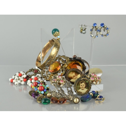 272 - A Collection of Various Victorian and Later Costume Jewellery to include Gilt Metal and Citrine Broo... 