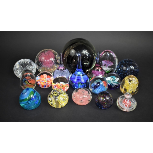 233 - A Collection of Various Paperweights to include Millefleur Example, Large Gold, Black and Clear Glas... 