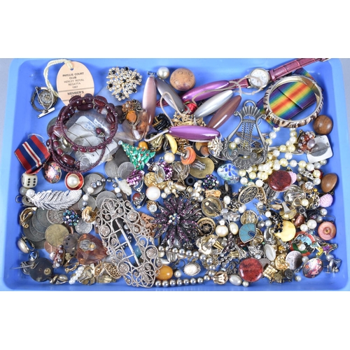 174 - A Small Collection of Costume Jewellery