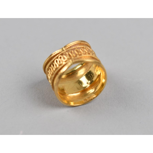 333 - A 21ct Gold Ring, 5.7g