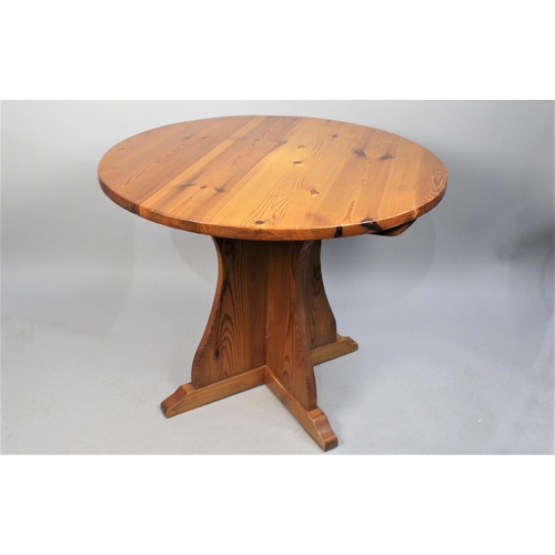 422 - A Modern Circular Pine Dining Table, 91cm Diameter