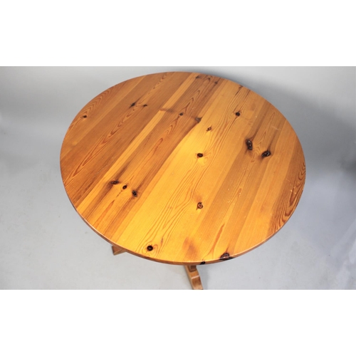 422 - A Modern Circular Pine Dining Table, 91cm Diameter