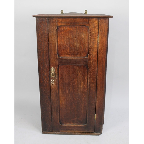 460 - A Late Victorian/Edwardian Narrow Oak Wall Hanging Corner Cabinet, 53cm wide