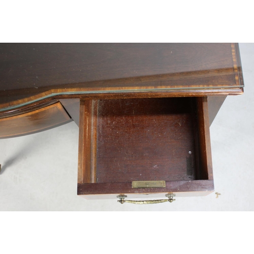 462 - An Edwardian Sting Inlaid Mahogany Breakfront Dressing Table with Centre Drawer Flanked by Three Sho... 