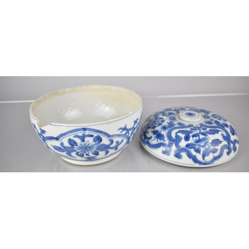 34 - A 19th/20th Century Chinese Porcelain Blue and White Pot and Cover Decorated in a Floral Motif, Doub... 