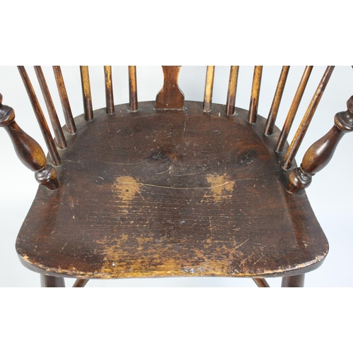 367 - An Early 19th Century Windsor Arm Chair with a Low Hooped Back over Pierced Splats, Solid Elm Seat, ... 