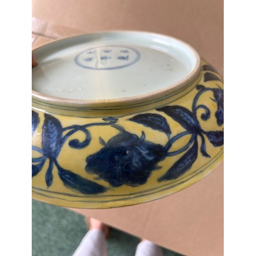 42 - A Chinese Porcelain Yellow Ground Blue and White 'Gardenia' Dish, Decorated with Central Gardenia Sp... 