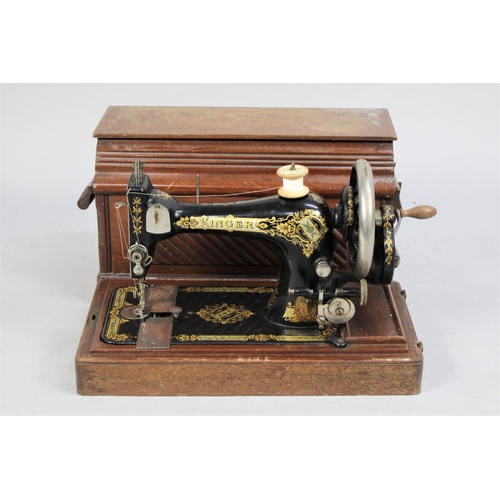 220 - A Vintage Manual Singer Sewing Machine