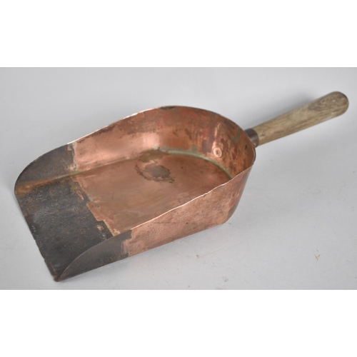 64 - A Vintage Wooden Handled Steel and Copper Bank Clerks Cash Money Shovel, 31cms Long