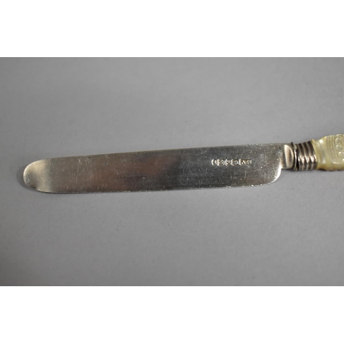 400 - A Silver Bladed Fruit Knife with Decorated Mother of Pearl Handle by Aaron Hadfield, Sheffield 1820