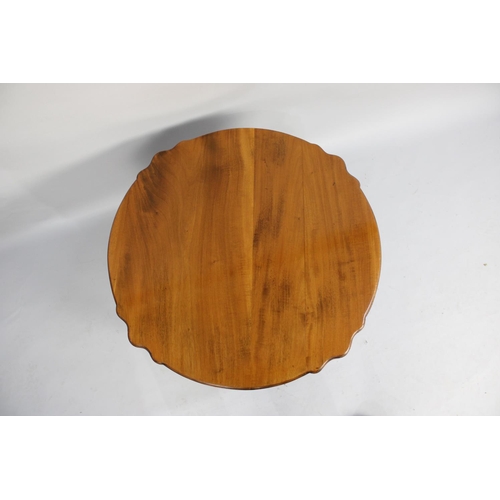 474 - A Mid 20th Century Walnut Circular Coffee Table on Cabriole Supports, 60cms Diameter