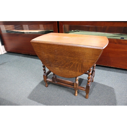 481 - A Mid 20th Century Oak Oval Topped Drop Leaf Gate Leg Barley Twist Table, 89cms Wide