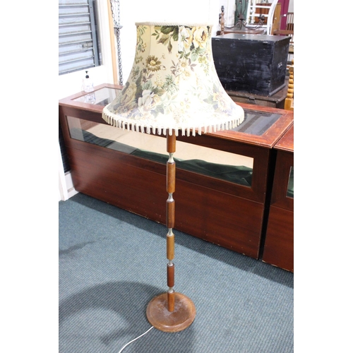 484 - A 1970s Standard Lamp with Shade