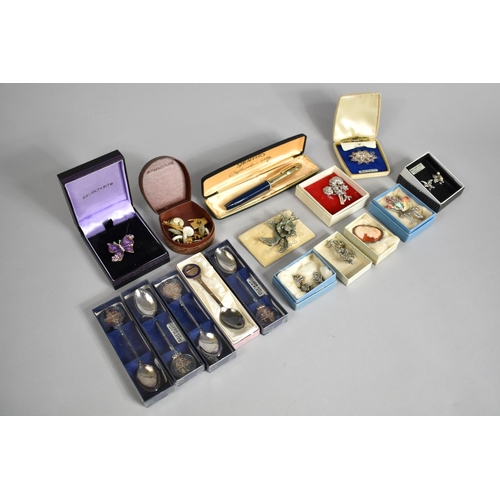 281 - A Collection of Various Costume Jewellery to Comprise Silver Brooches, 14ct Gold Nibbed Pen Etc