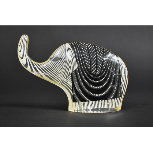 335 - An Abraham Palatnik Lucite Study of an Elephant, 8.5cm high and 12cm wide