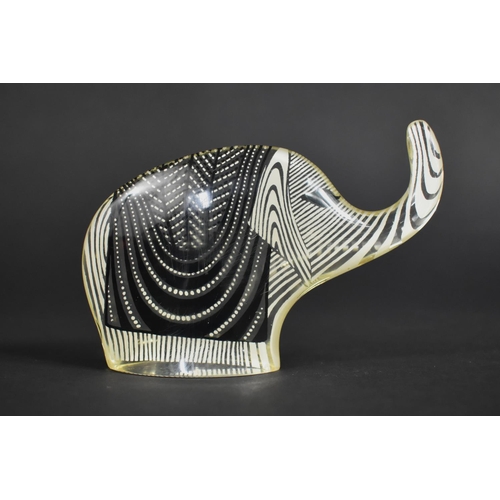 335 - An Abraham Palatnik Lucite Study of an Elephant, 8.5cm high and 12cm wide