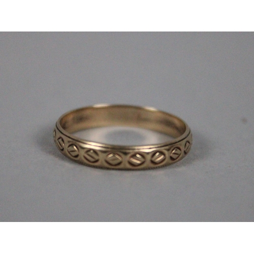 365 - A 9ct Gold Ring with Pattern Design to Band, 2g