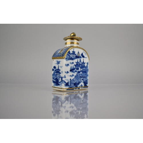 281 - An 18th/19th Century Chinese Qing Period Export Blue and White Tea Caddy & Cover Decorated With Rive... 