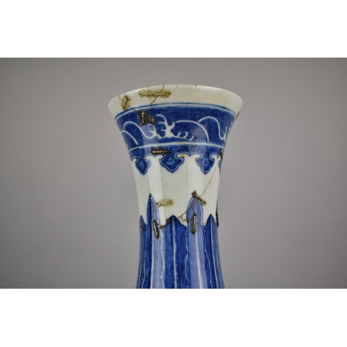 295 - An 18th/19th Century Chinese Qing Period Porcelain Blue and White Vase with tapering Flared Neck to ... 