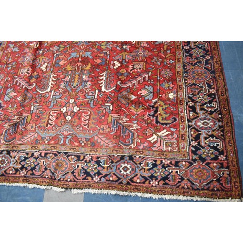 400 - A Good quality Handmade Heriz Carpet, 347x247cm